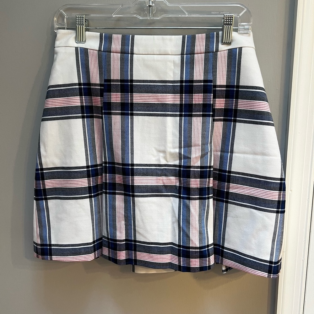 Tory Sport Golf skirt. Size 6. NWT.